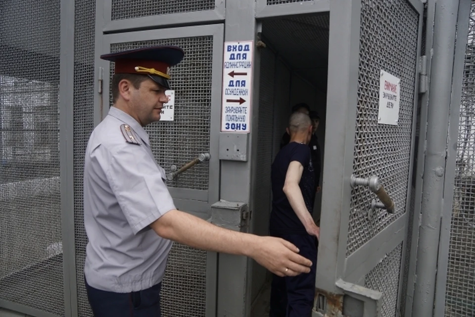 Ранее парень уже был судим за угон автомобиля и угрозу убийством