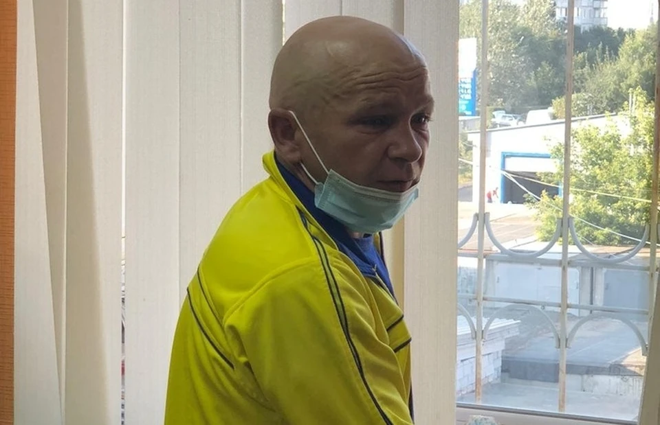 Сейчас мужчина находится в отделении полиции под надзором правоохранителей