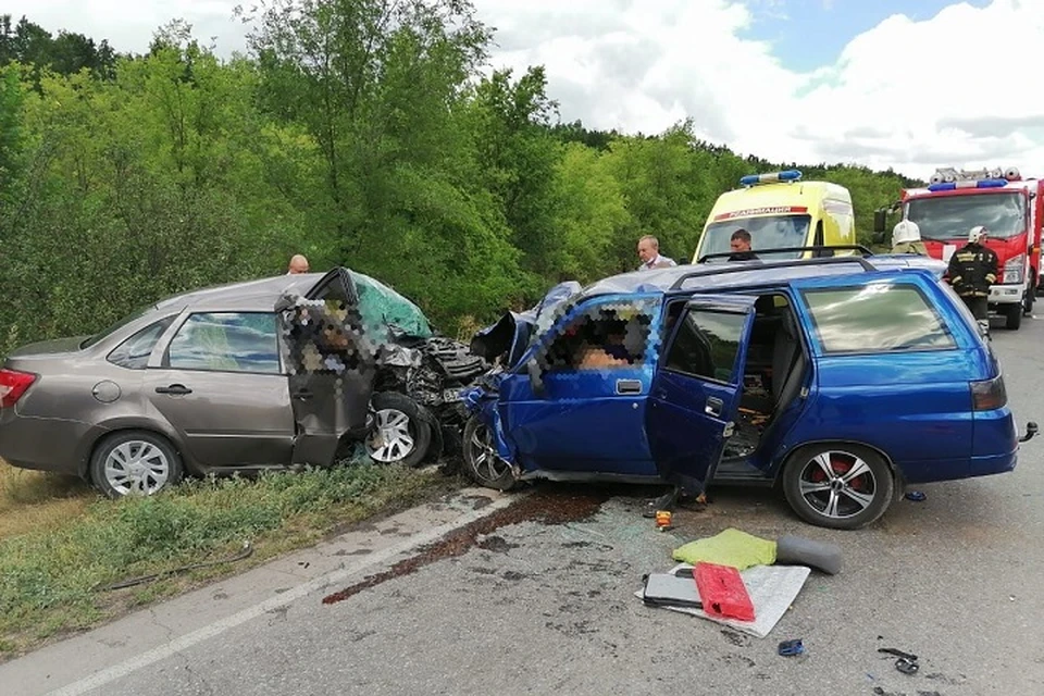 Два водителя и два пассажира погибли.
