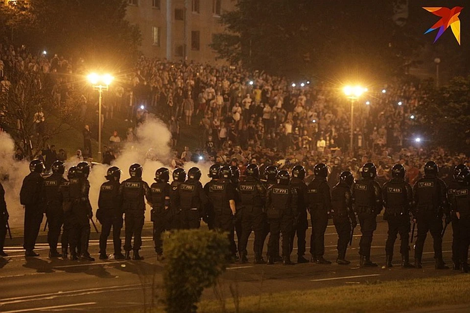 Силовики столкнулись с протестующими в Минске и других городах Беларуси.
