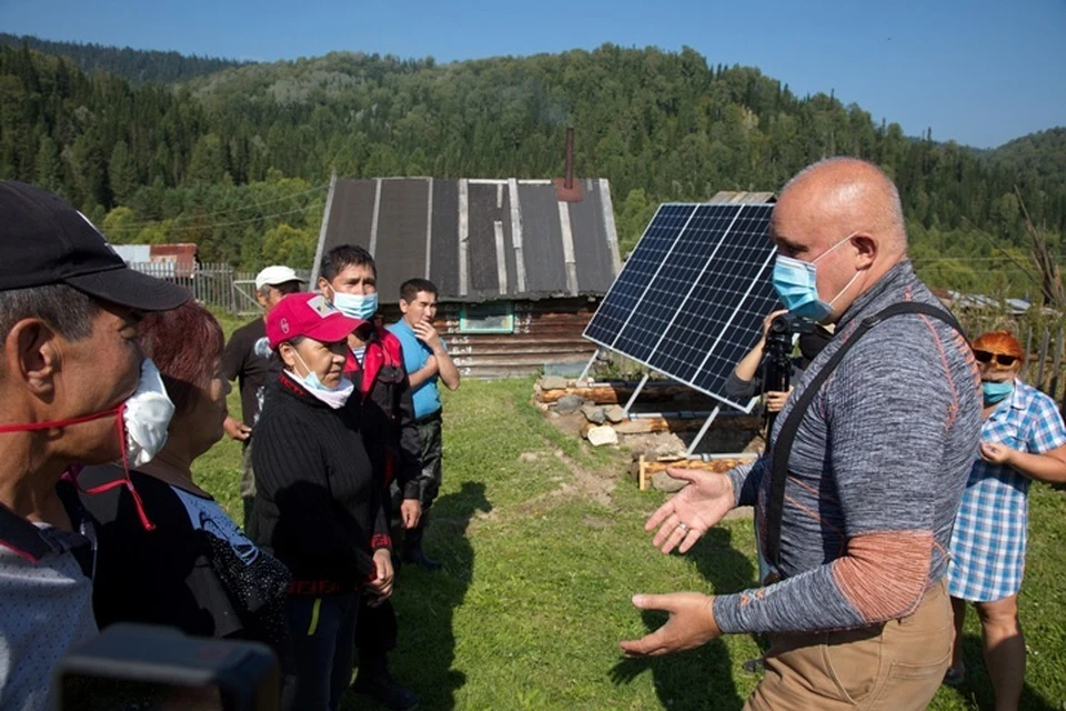 В Таштагольском районе установили 190 солнечных электростанций. Фото: Пресс-служба АПК