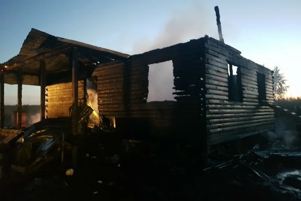 Пожар в доме в деревне Ананьино произошел ночью 5 августа. ФОТО: твиттер ГУ МЧС России по Ярославской области