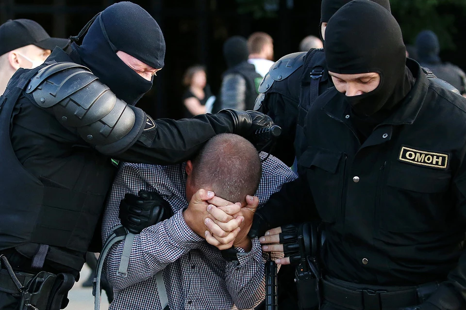 Жесткое задержание в центре Минска. Фото: Наталия Федосенко/ТАСС