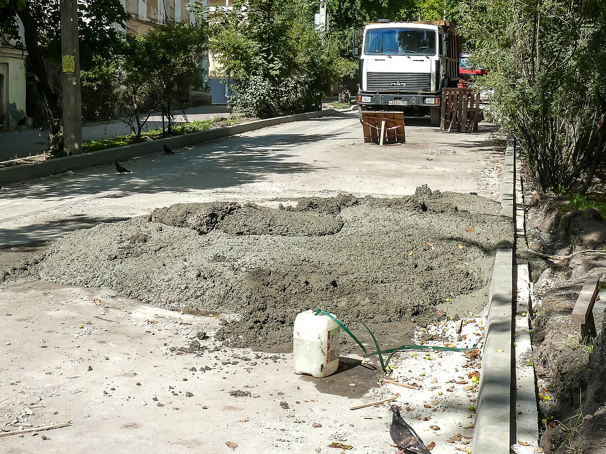 Воскресенскую улицу Калуги закатали в асфальт - KP.RU