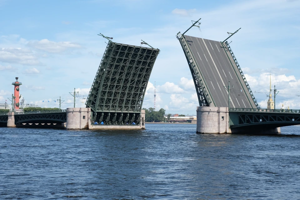 Дворцовый мост разведут под песни Цоя.