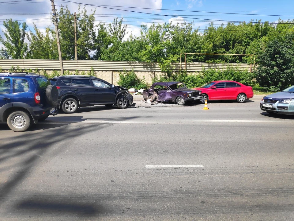 В тройном ДТП в Орле пострадали три человека