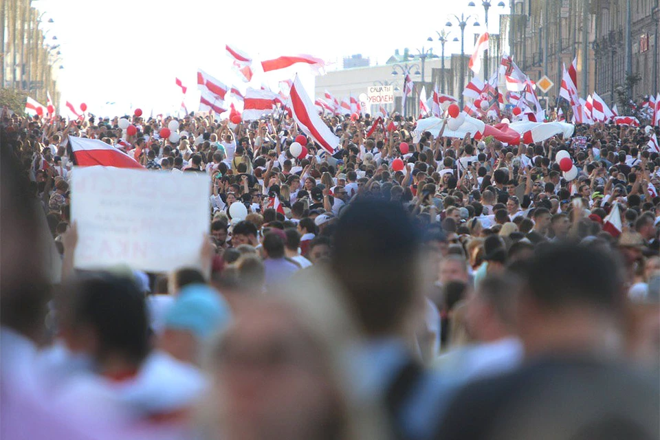 Воскресенье ознаменовалось небывалыми по численности митингами оппозиции в крупнейших городах Белоруссии.