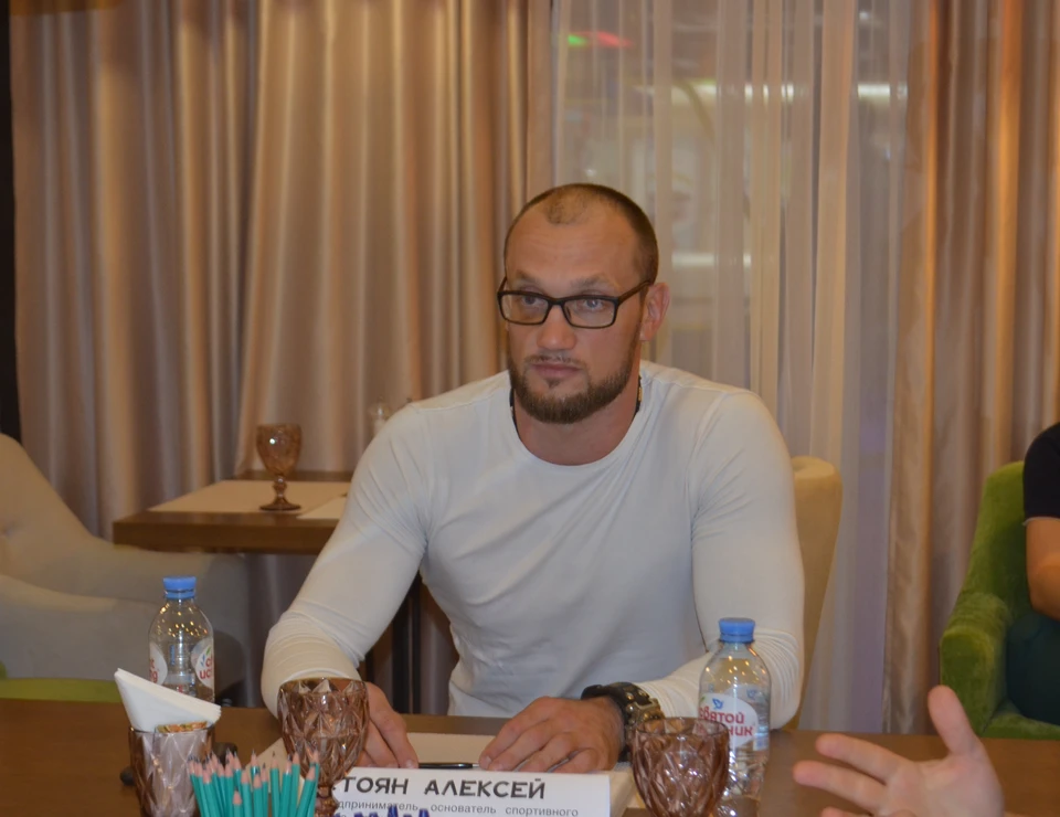 Алексей Стоян, лидер регионального списка партии, чемпион мира по тайскому боксу.