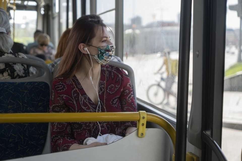 В Волгограде ужесточат контроль за ношением масок в транспорте.