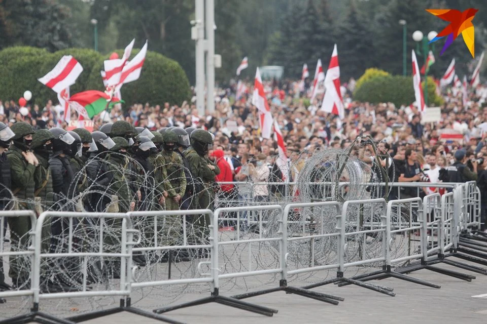 Митинг 23 августа в Минске возле стелы.