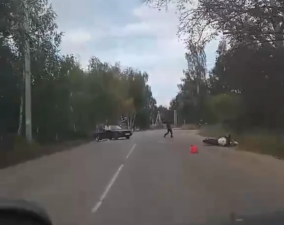 Под Тулой легковушка серьезно столкнулась с мотоциклистом