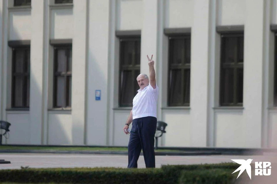 Лукашенко заявил, что против Беларуси ведётся "гибридная война" и "дипломатическая бойня"
