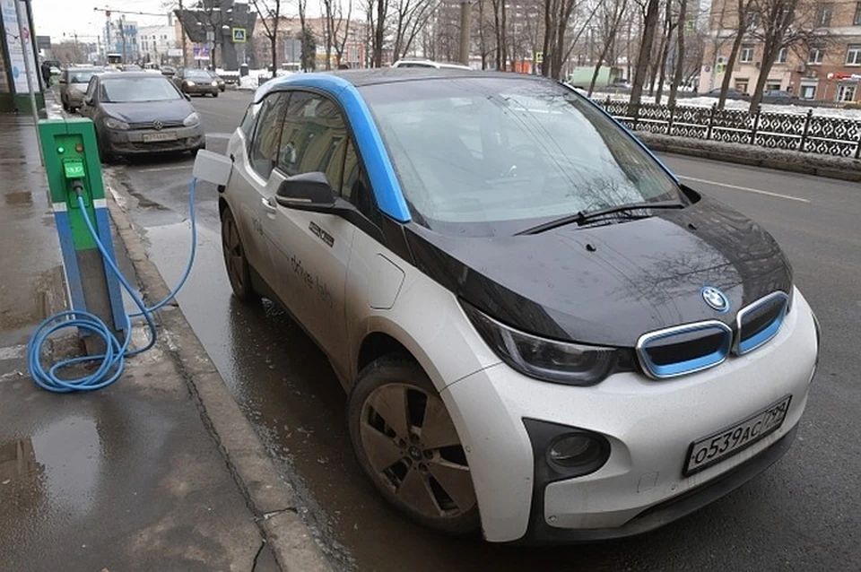В Москве построят несколько сотен зарядных станций для электрокаров