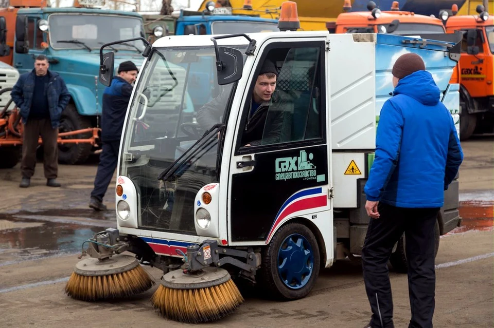 За последние два года парк автохозяйства пополнили 12 новых спецмашин для уборки улиц.