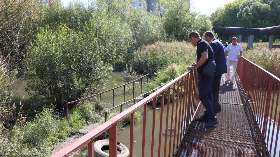 Можно вечно смотреть, как текут воды ручья Быстрец и благоустраивается территория. Фото: администрация Рязани.