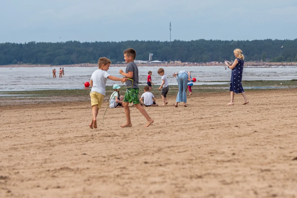 Пляжи Финского залива - одно из любимых мест отдыха жителей Петербурга.