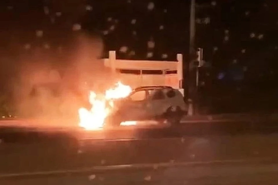 Сгоревшее авто нашли утром на улице Большевистской. Фото: "АСТ-54"