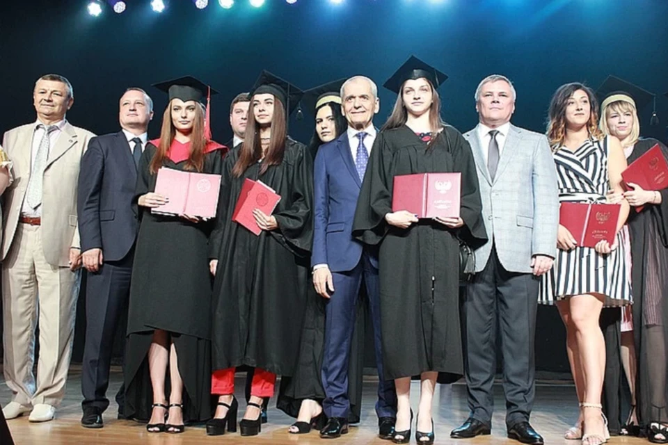 Студенты ДНР получают российские дипломы в Республике