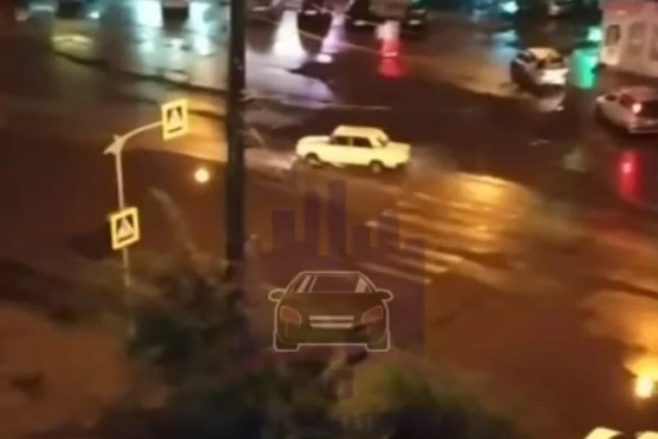 Нарушитель смело гоняет по улицам города и ничего не боится Фото: ЧП-Красноярск