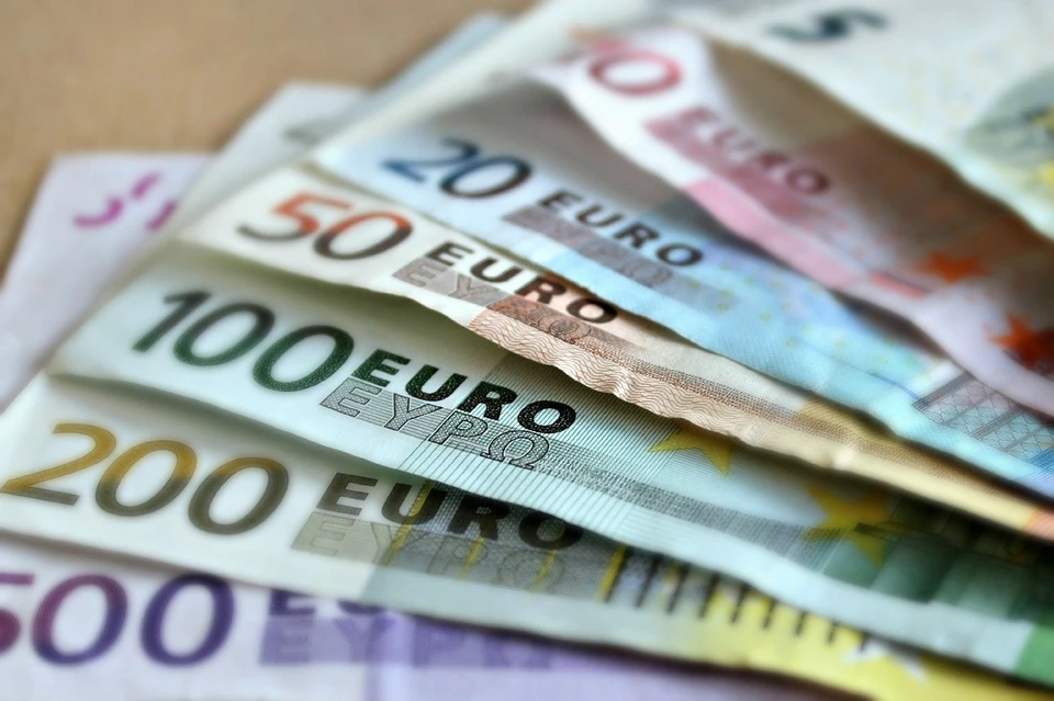 В Сургуте сиделка украла 5 000 евро у пенсионера