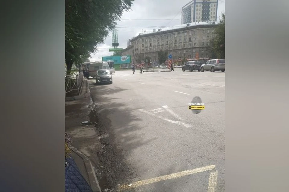 На площади Станиславского в Новосибирске сбили молодого человека. Фото: "Инцидент Новосибирск"\https://vk.com/incident_nsk