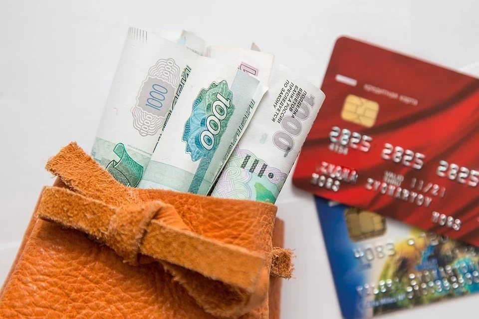 Экономист объяснил, почему россияне стали реже пользоваться банковскими картами