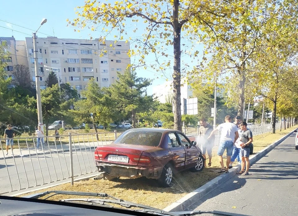 Работа водителем севастополь свежие. Севастополь. Авария на Острякова. Авария в Севастополе вчера на Острякова. Севастополь улица Генерала Хрюкина. Хрюкина 10 Севастополь.