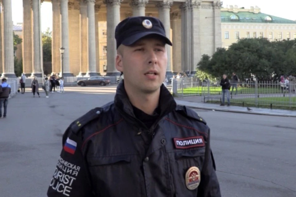 Лейтенант полиции спас девушку, которая чуть не погибла Фото: ГУ МВД по СПб и ЛО