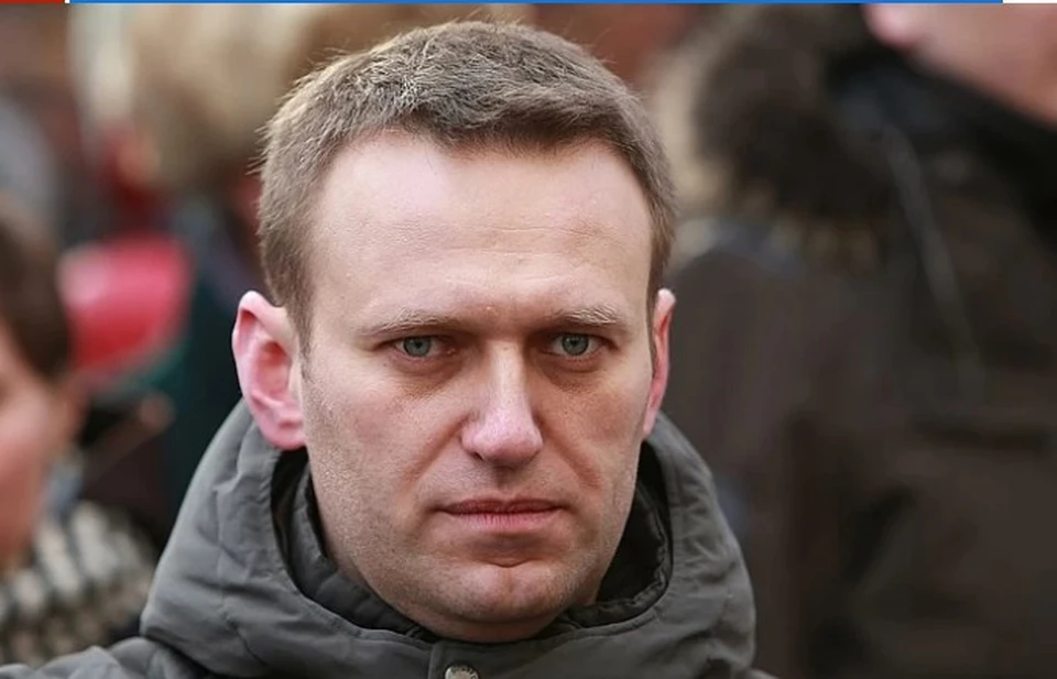 Уже встал на ноги: Алексей Навальный показал второе фото из больницы