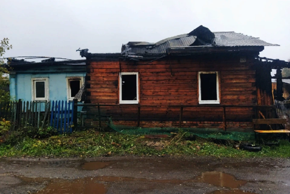 Дом после пожара серьезно пострадал. Фото: ГУ МЧС по Пермскому краю.