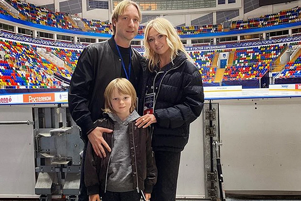 Евгений и его супруга Яна Рудковская мечтают, чтобы их сын повторил судьбу своего отца, стал олимпийским чемпионом