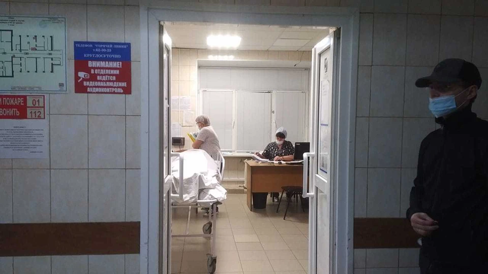 Пять человек – трое мужчин и две женщины доставлены санбортом из центральной районной больницы поселка Циммермановка.