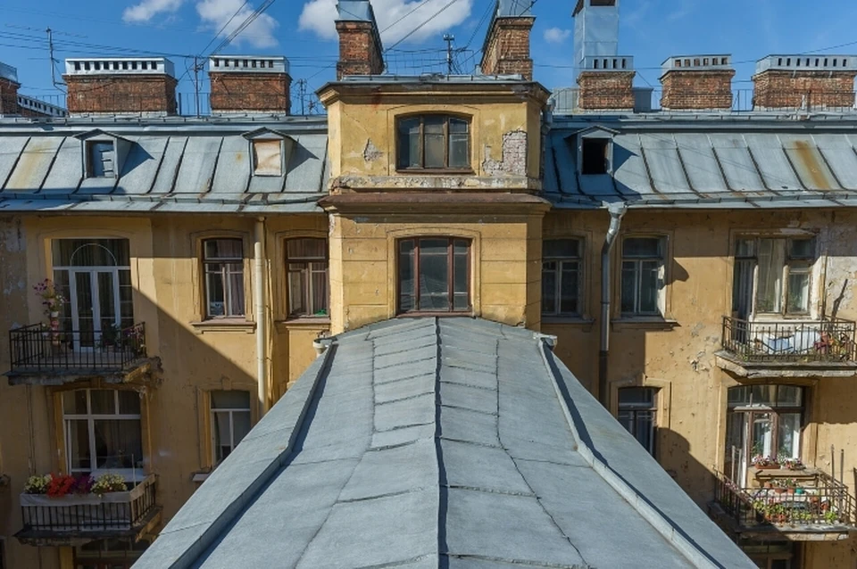 Беглов призвал жестко карать за прогулки по крышам в Санкт-Петербурге.