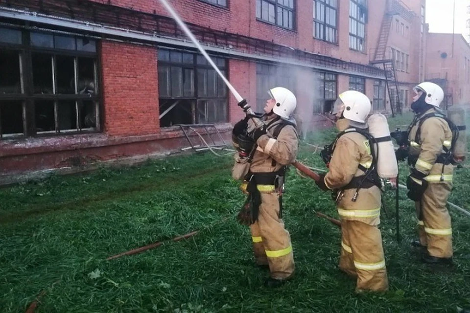 На кемеровском заводе "Азот" произошел крупный пожар. Фото: ГУ МЧС России по Кемеровской области