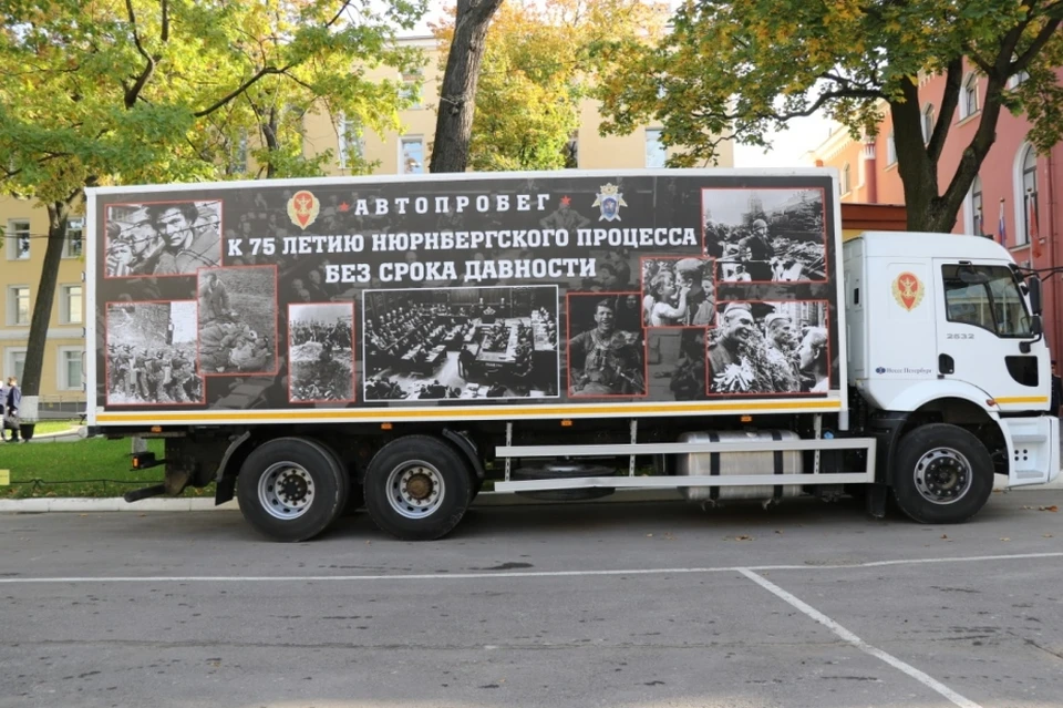В автопробеге участвует грузовой автомобиль, оформленный тематическими изображениями Фото: Следственный комитет РФ