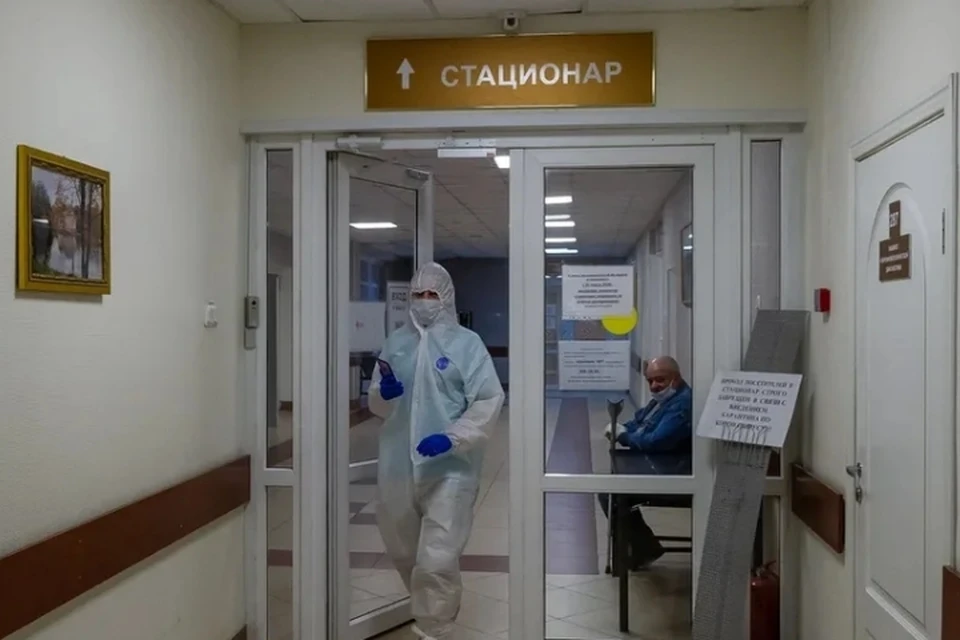 Число госпитализаций пациентов с COVID-19 выросло на 12% за прошедшую неделю в Санкт-Петербурге.