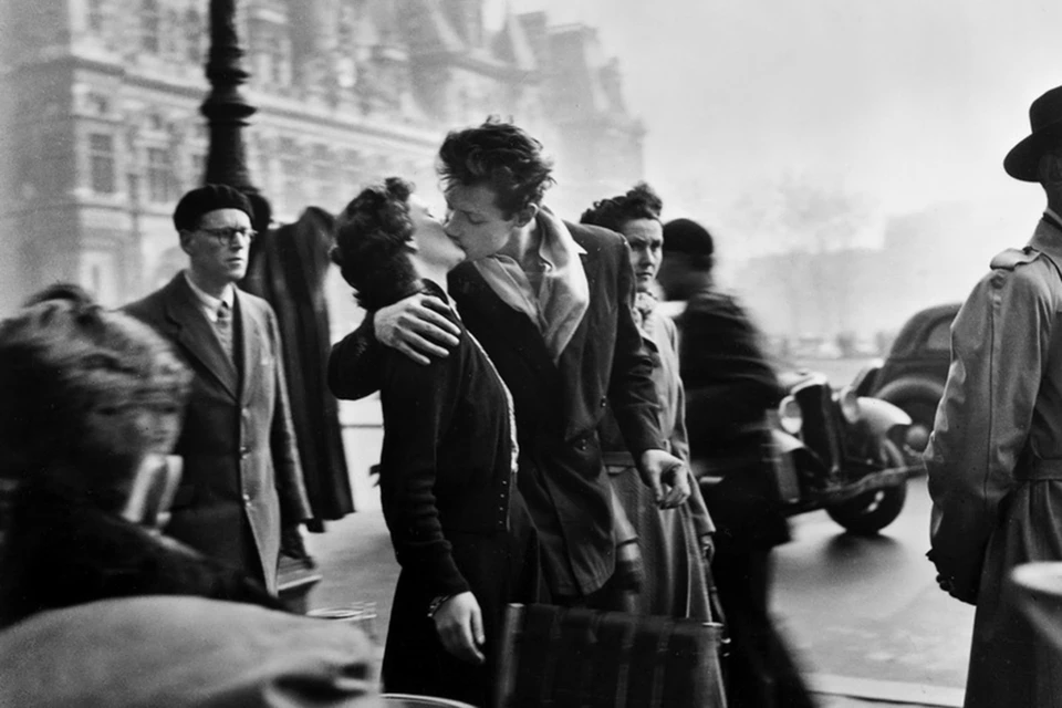 «Поцелуй у Парижской ратуши» Фото: dpa/ТАСС