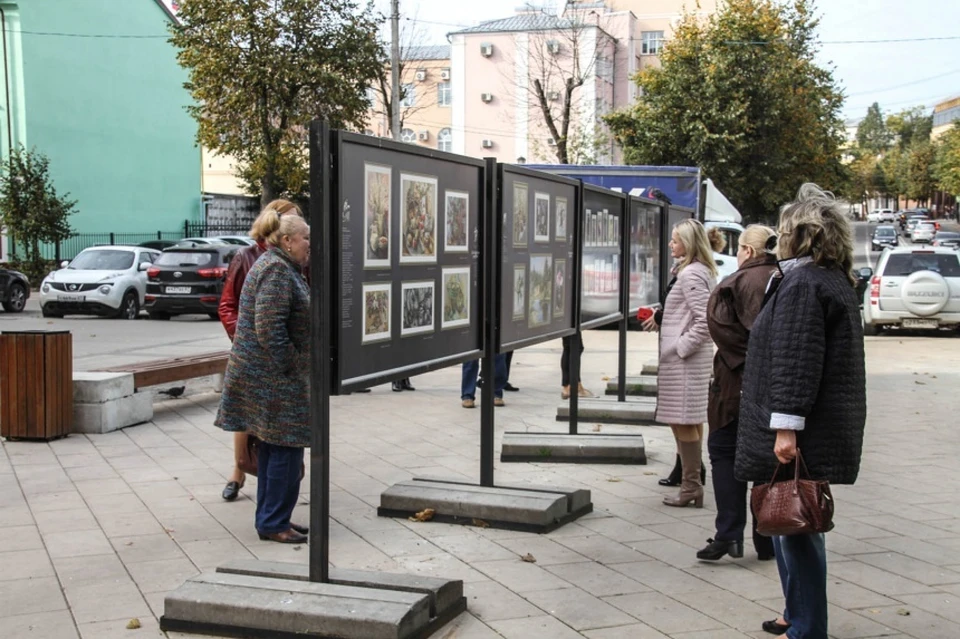В Смоленске организовали выставку художеств под открытым небом. Фото администрация г. Смоленска.