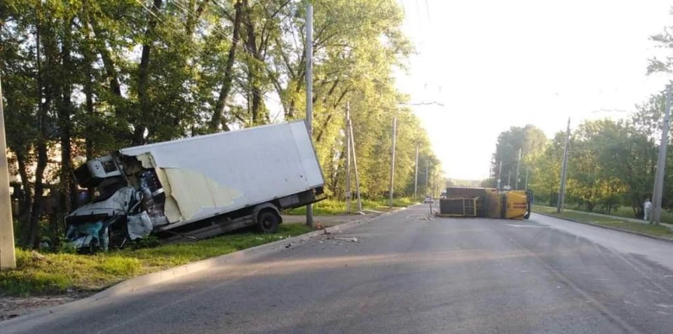 В аварии двух грузовиков пострадали сотрудники Управления Калужского троллейбуса