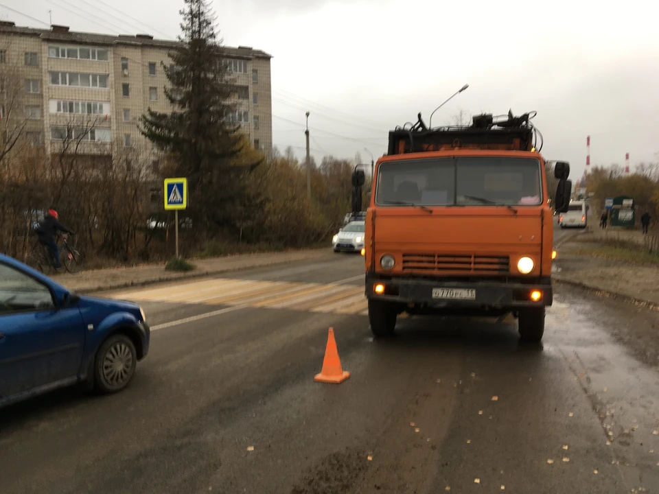 Гаи сыктывкар дырнос. КАМАЗ едущий на ребенка. Авария в дом город Сыктывкаре м Дырнос.