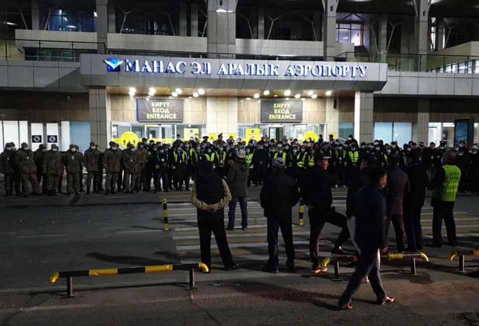 Более 500 человек охраняют главную воздушную гавань страны.