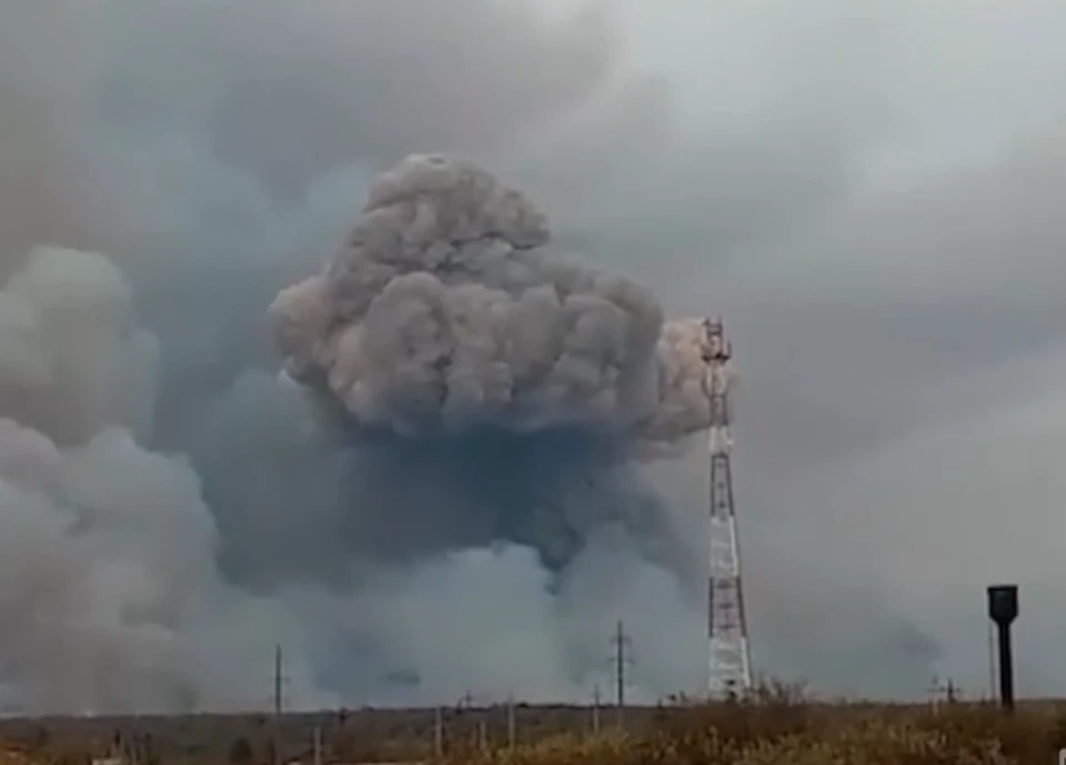 Минобороны: интенсивность взрывов на складе боеприпасов под Рязанью снижается. Фото: кадр из видео