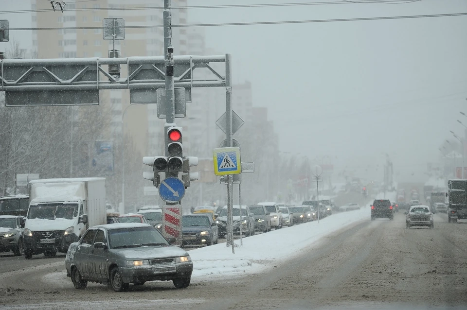 После снегопада улицы Новосибирска сковали пробки.