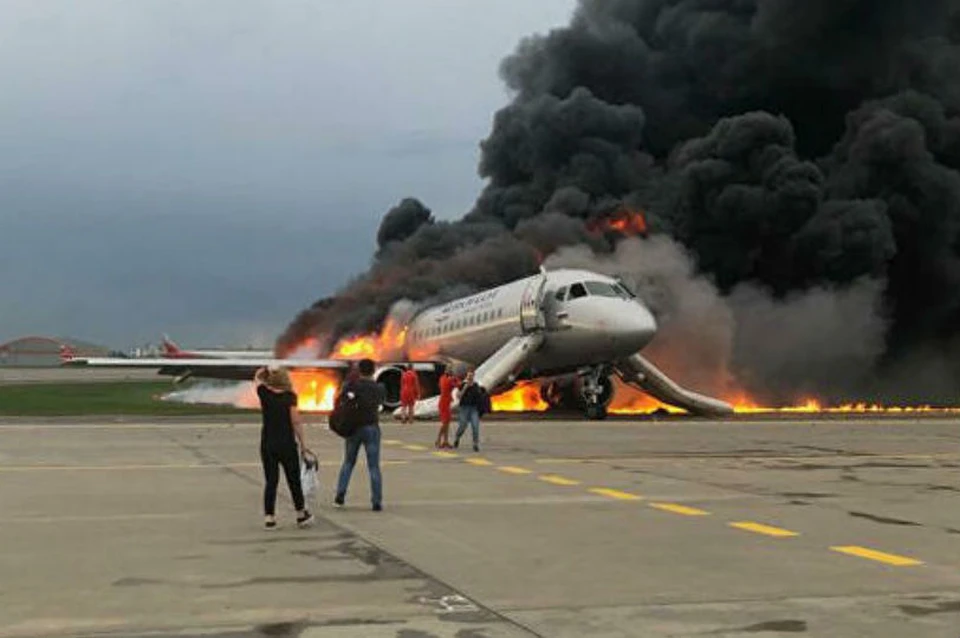 5 мая 2019 года сгорел самолет, летевший из Москвы в Мурманск. Фото: архив "КП"