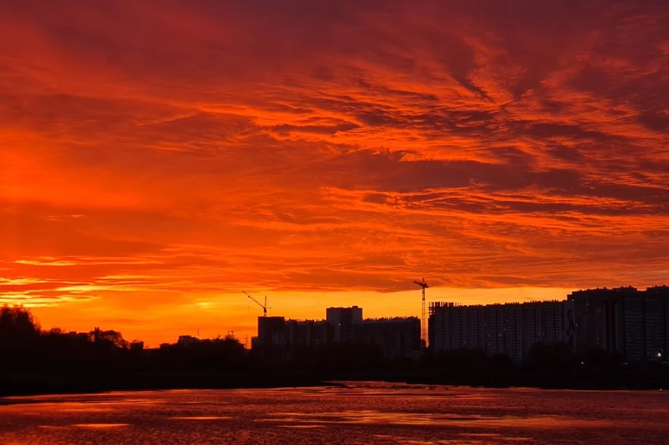 Закат черкесск. Огненный закат. Закат в Челябинске. Стерлитамак закат. Огненный закат в городе.