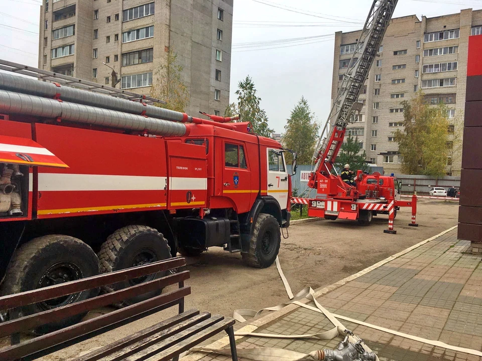 В Смоленске пожарные «тушили» ТЦ «Кривич». Фото: ГУ МЧС России по Смоленской области.
