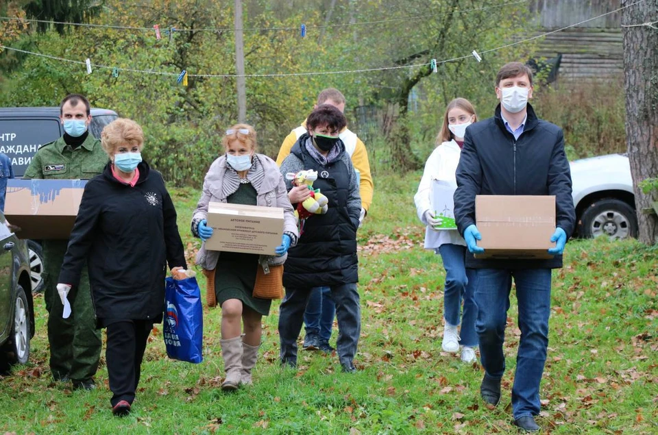 Активисты проекта навестили семьи из Краснинского района. Фото: smolensk.er.ru.