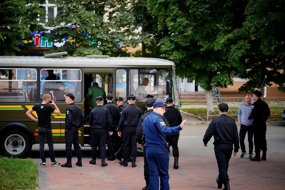 В Орле начались первые отправки новобранцев на службу в армию
