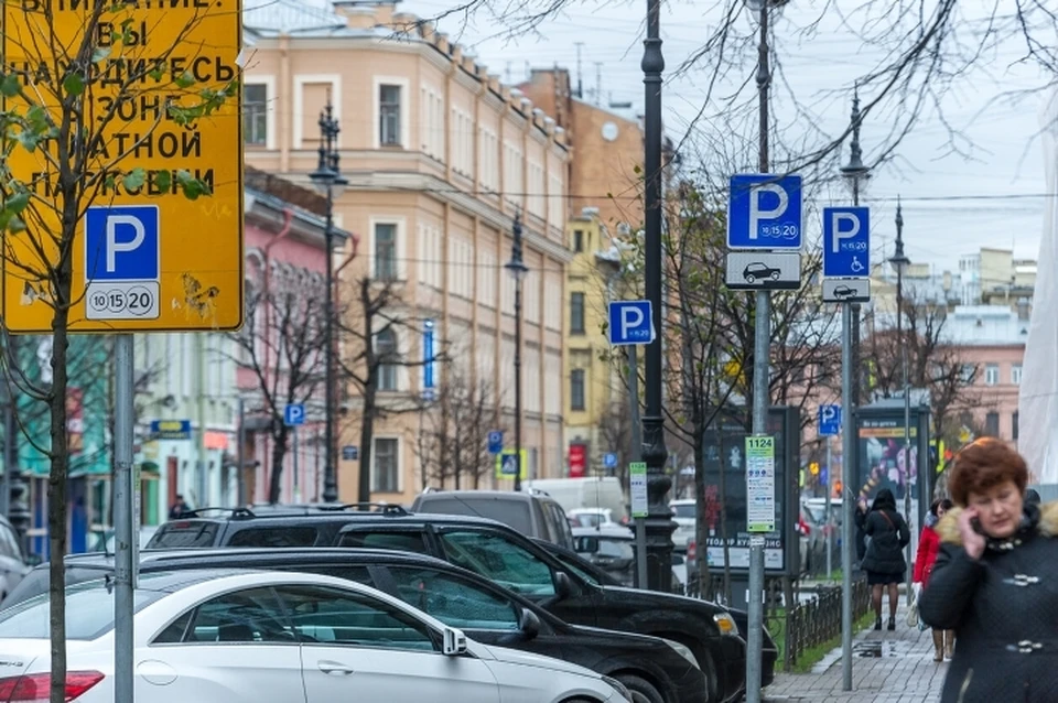 1,5 тысячи нарушителей правил парковки зафиксировали "Парконы" всего за день в Санкт-Петербурге.