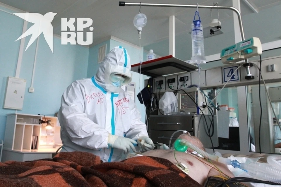 Врачи борются за жизнь пациентов.